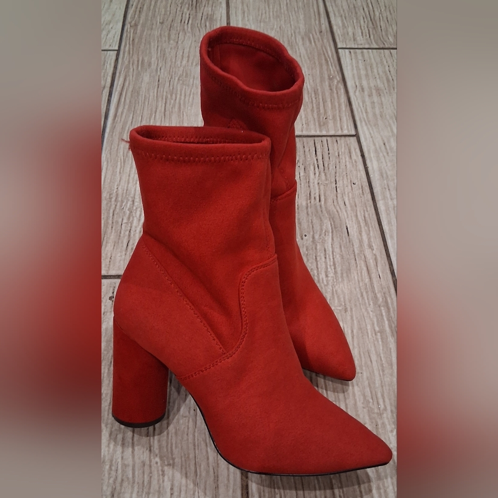 BCBGeneration Womens Ally Stretch MicroSuede Suede Closed Toe Rich Red Size 6
